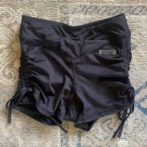 Bo&Tee Black Scrunch Shorts